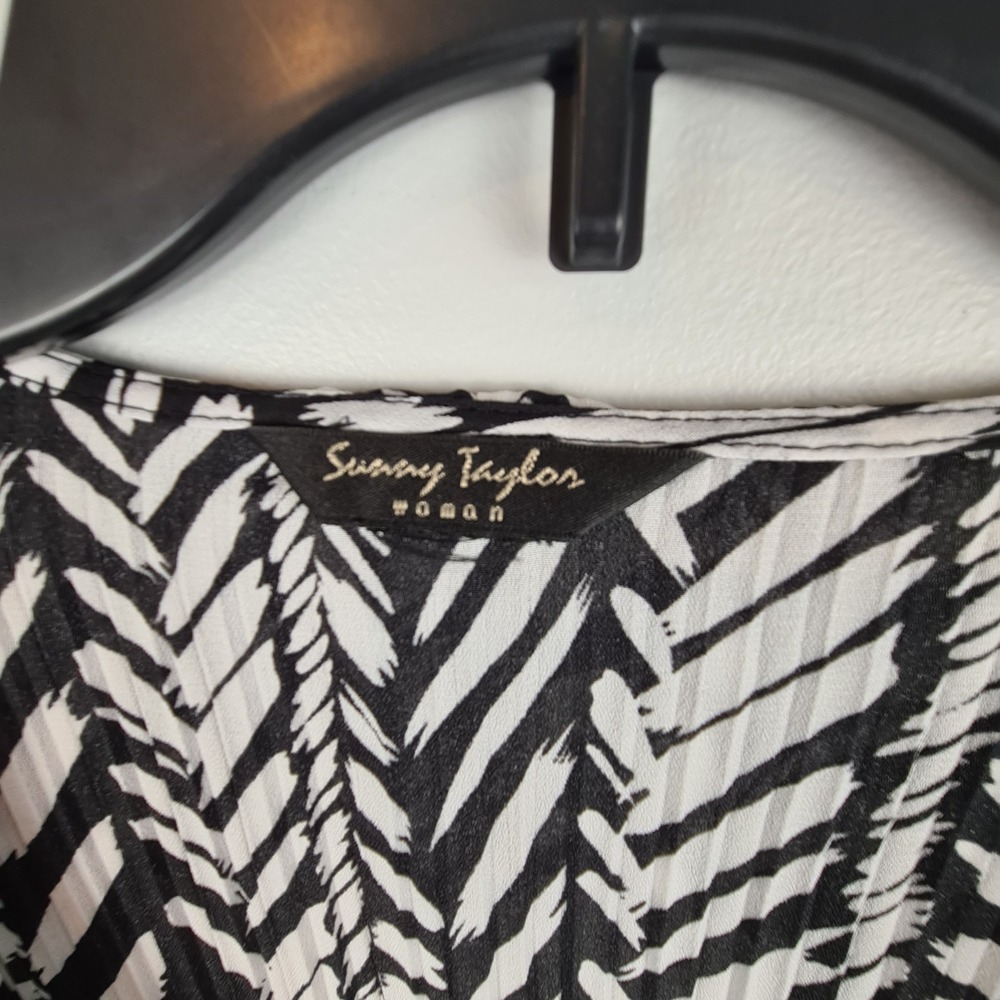 Sunny‎ Taylor Women's Black White 3/4 Sleeve Ruffle Swimsuit Cover 1X Blouse Top - Picture 2 of 8
